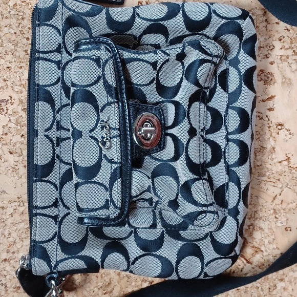 Coach NWOT F45026 Signature Swingpack Crossbody bag with dust bag - Picture 2 of 4